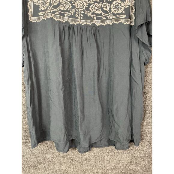 Savanna Jane Top Women's 2X Blue White Embroidered Floral - Picture 3 of 12